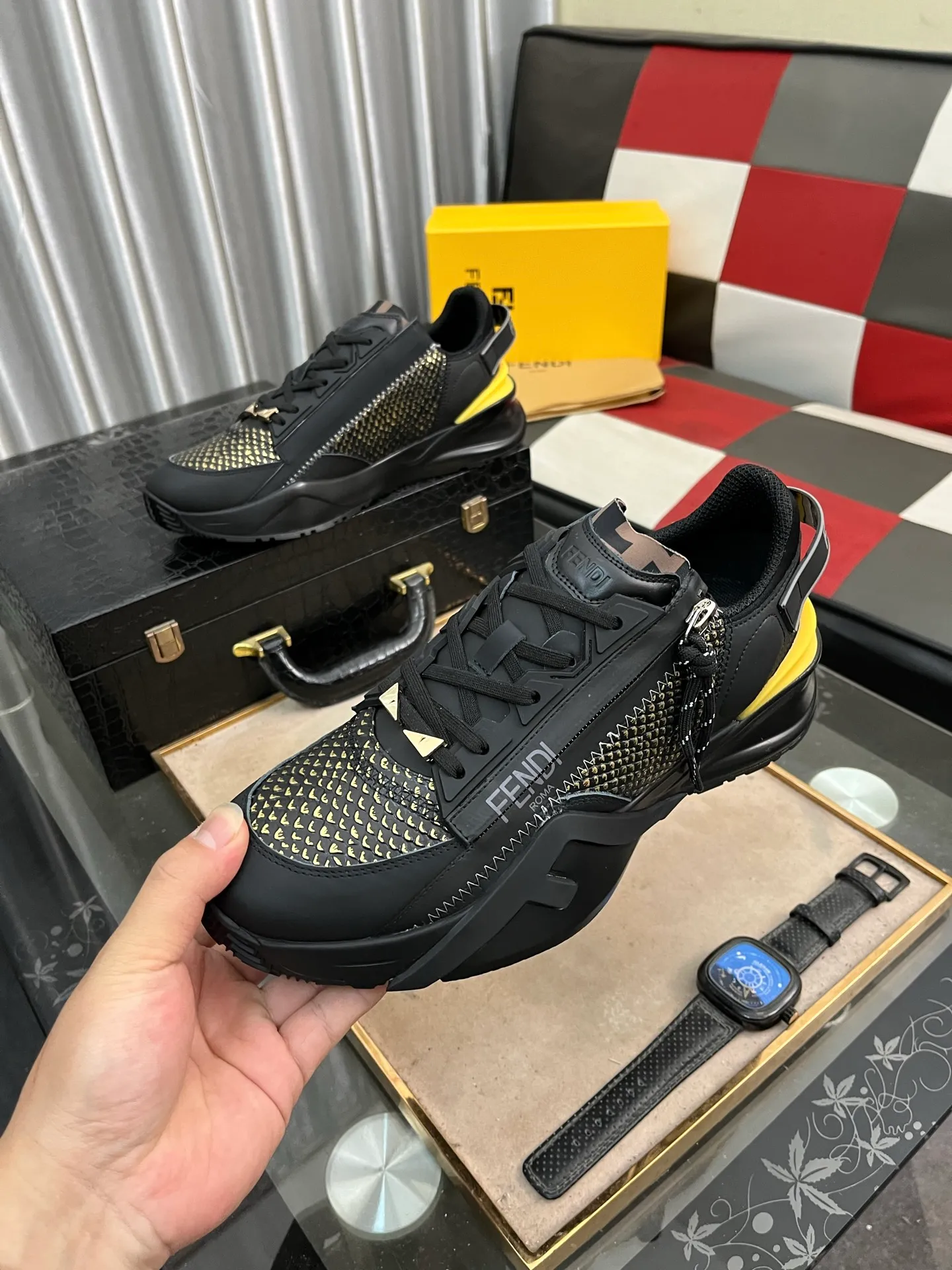 Men's Men's Shoes💰540⌚️⌚️【FENDI】FENDI high-tops are classic and comfortable for men. This complex sneaker is made of soft calfskin➕genuine leather lining➕original ultra-light rubber material with rough outsole. This unique and thin style is suitable for the casual and refined sensibility of this season. It is comfortable and natural on the feet. It is an everyday style for casual travel in autumn and winter! 38−444️⃣colors available